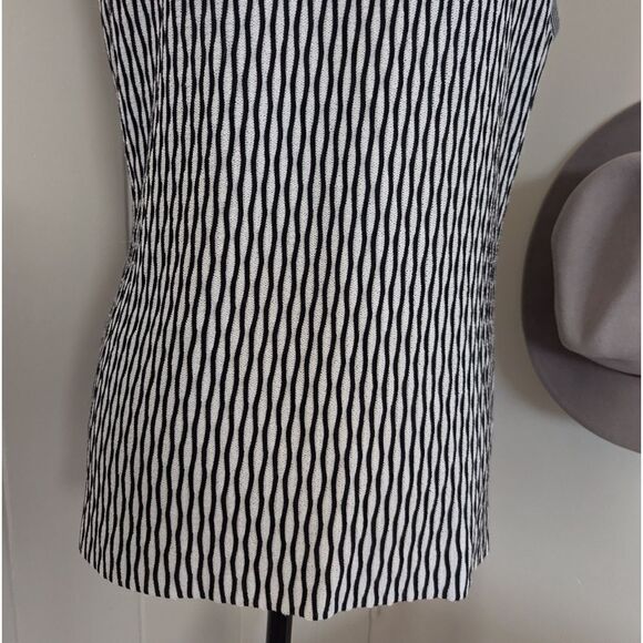 Misook S Black White Top Quiet Luxury Minimalist Career Work Wear Coastal - Picture 7 of 9